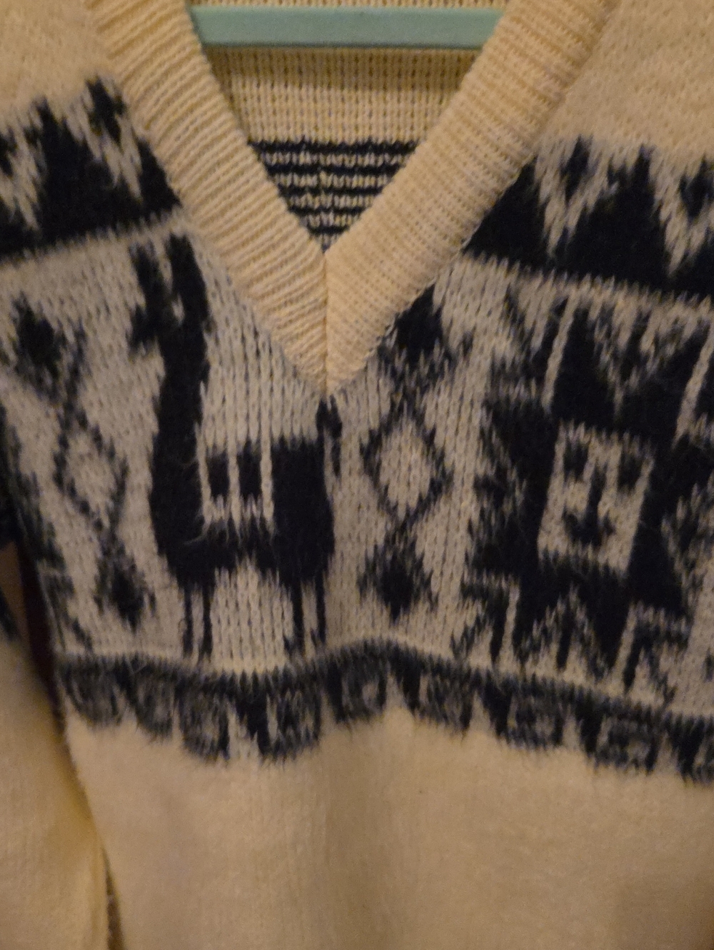 Alpaca Sweater - Picture 3 of 11